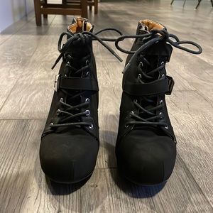 Black boots size 7